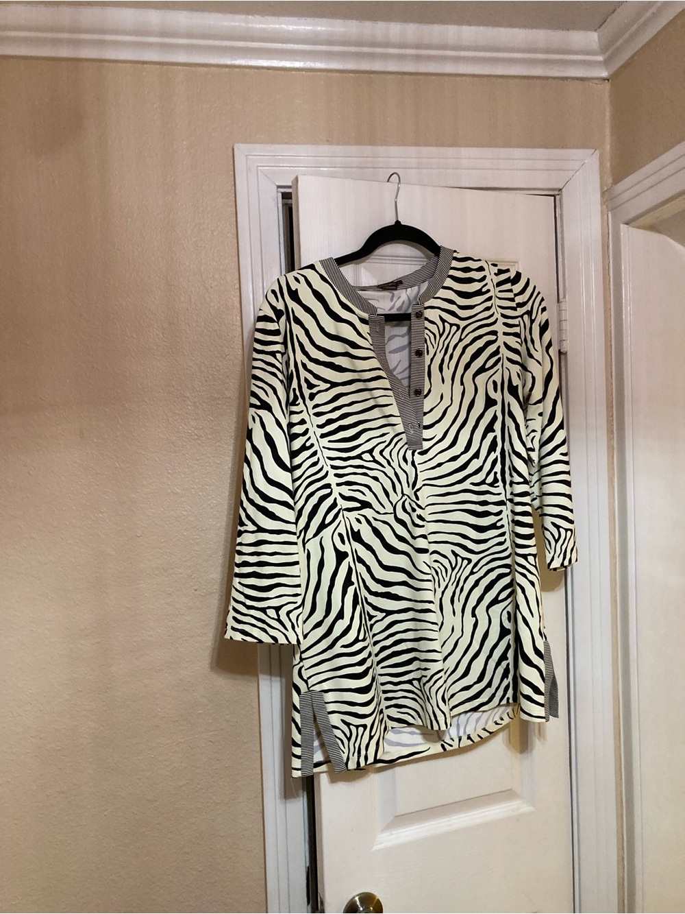 J McLaughlin Catalina Cloth Women's Large Zebra Tunic Henley Top Stretch